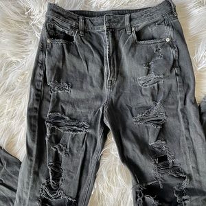 American Eagle Ripped Boyfriend Jeans!